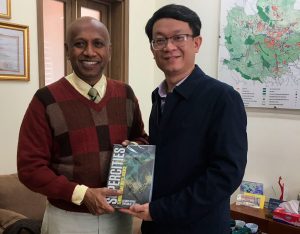 Shanmuga Retnam presented SuperCities to Director General of Ministry of Construction in Vietnam
